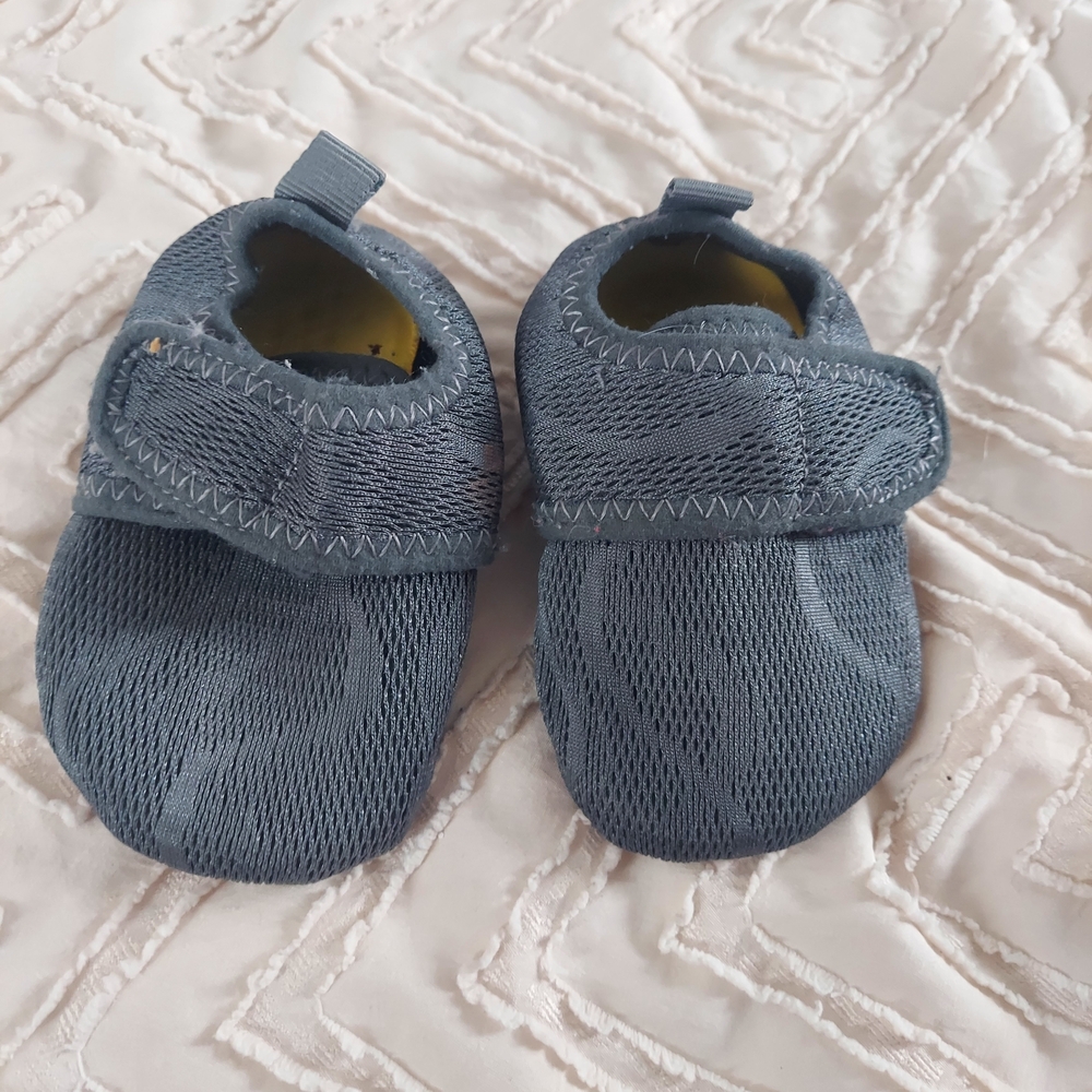 Baby Slip-On Shoes Size 5/6 Gray Soft Sole Toddler Shoes